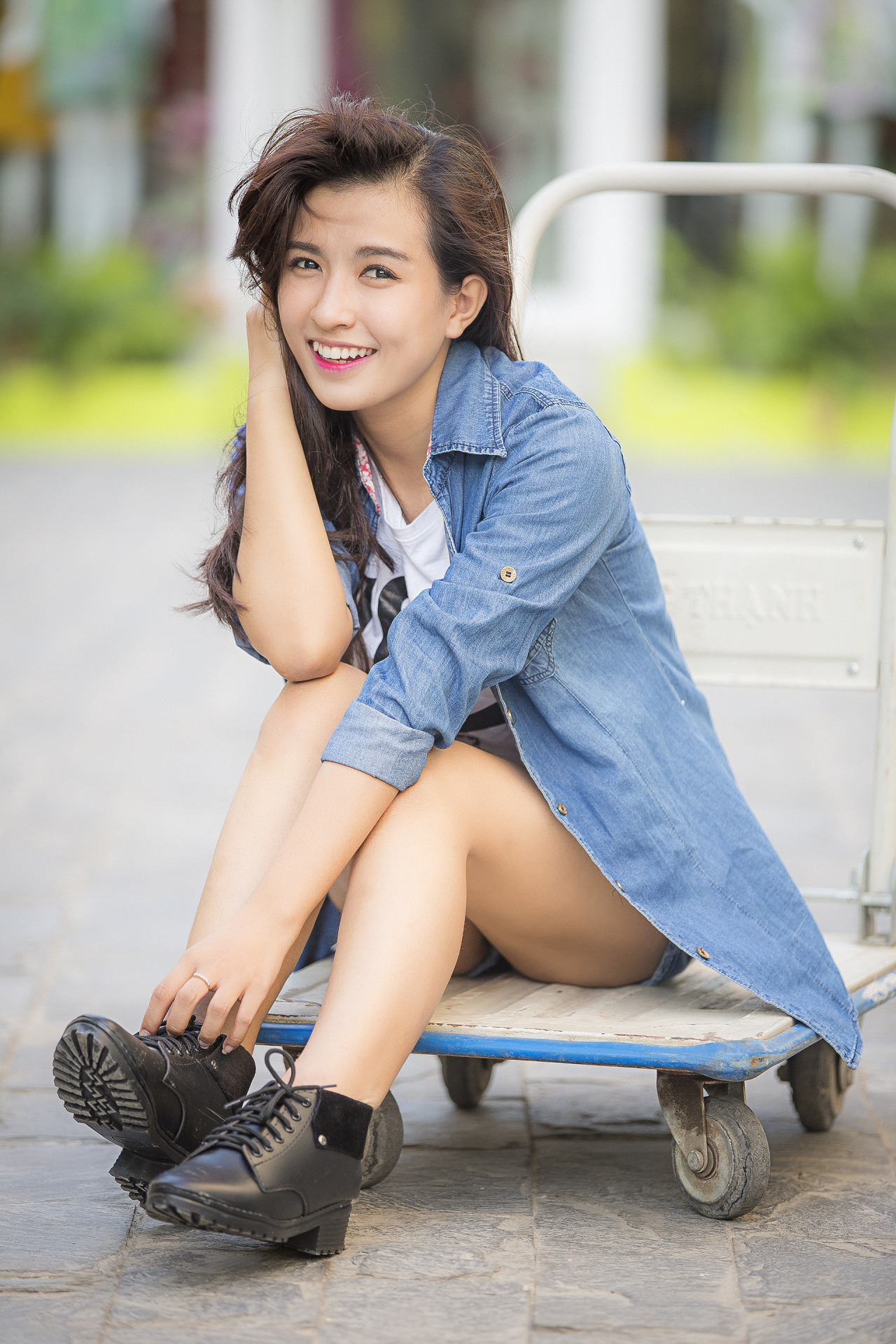 男女边吃奶边摸边做边爱jk